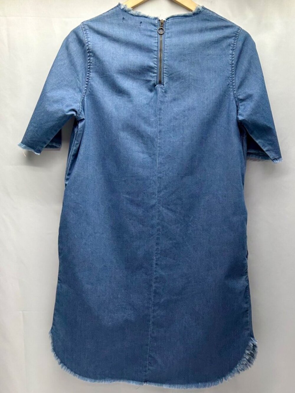 Who What Wear Womens Denim Frayed Hem Dress With Back Zip Closure Short Sleeves - Picture 2 of 15